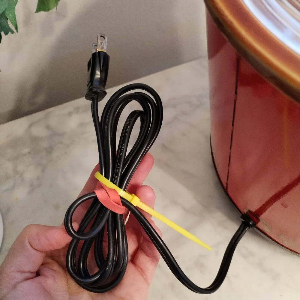 Red Electric Slow Cooker with Glass Lid - Brand Unknown